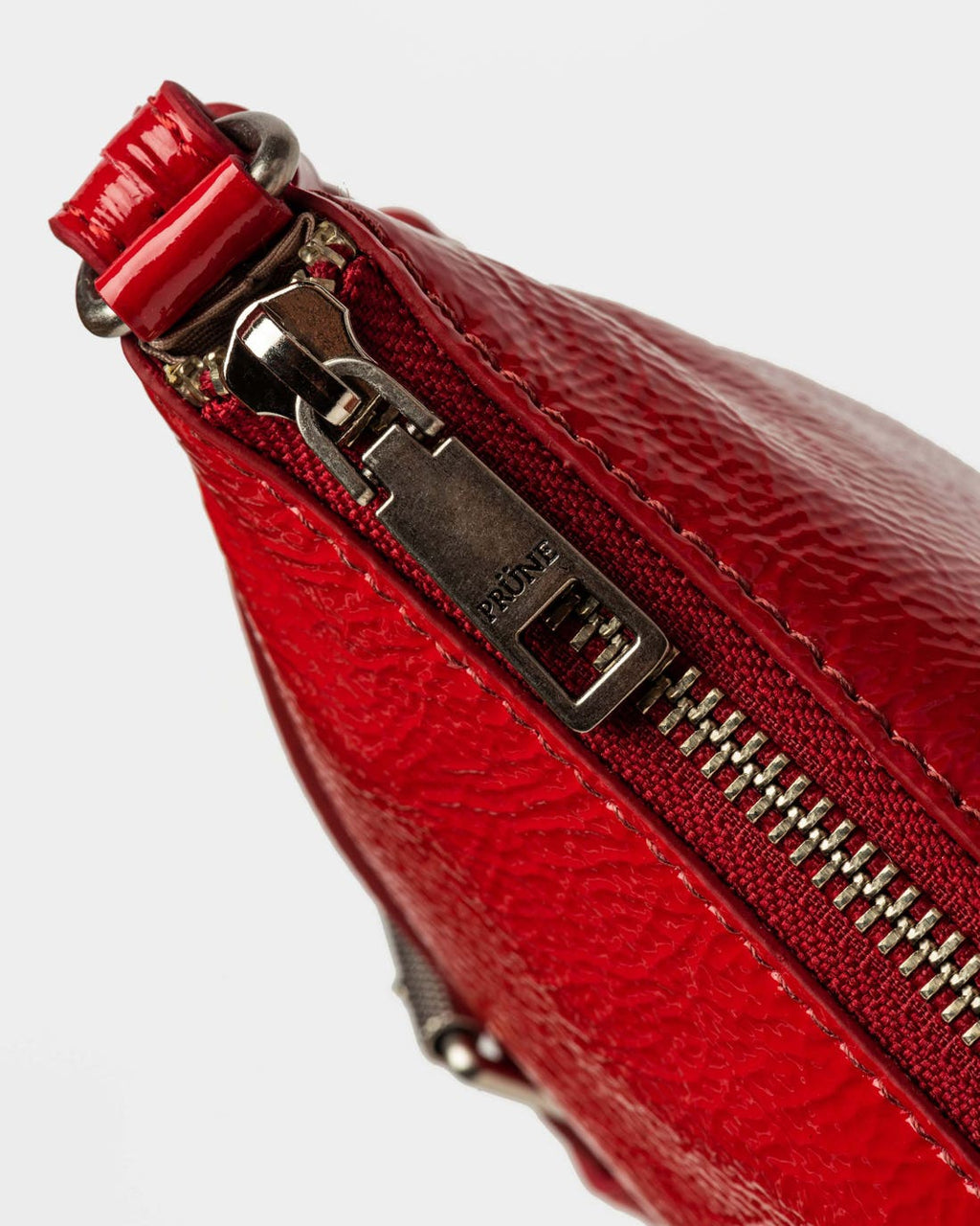 Mini bag Pocket en cuero charol arrugado