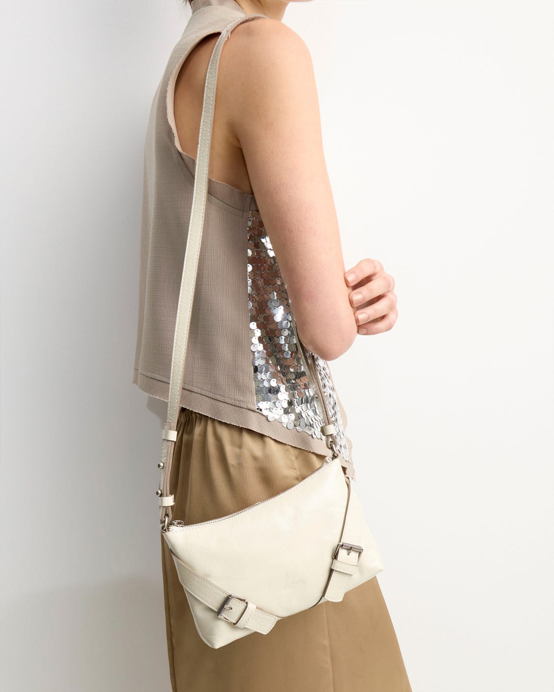 Mini bag Pocket en cuero charol arrugado