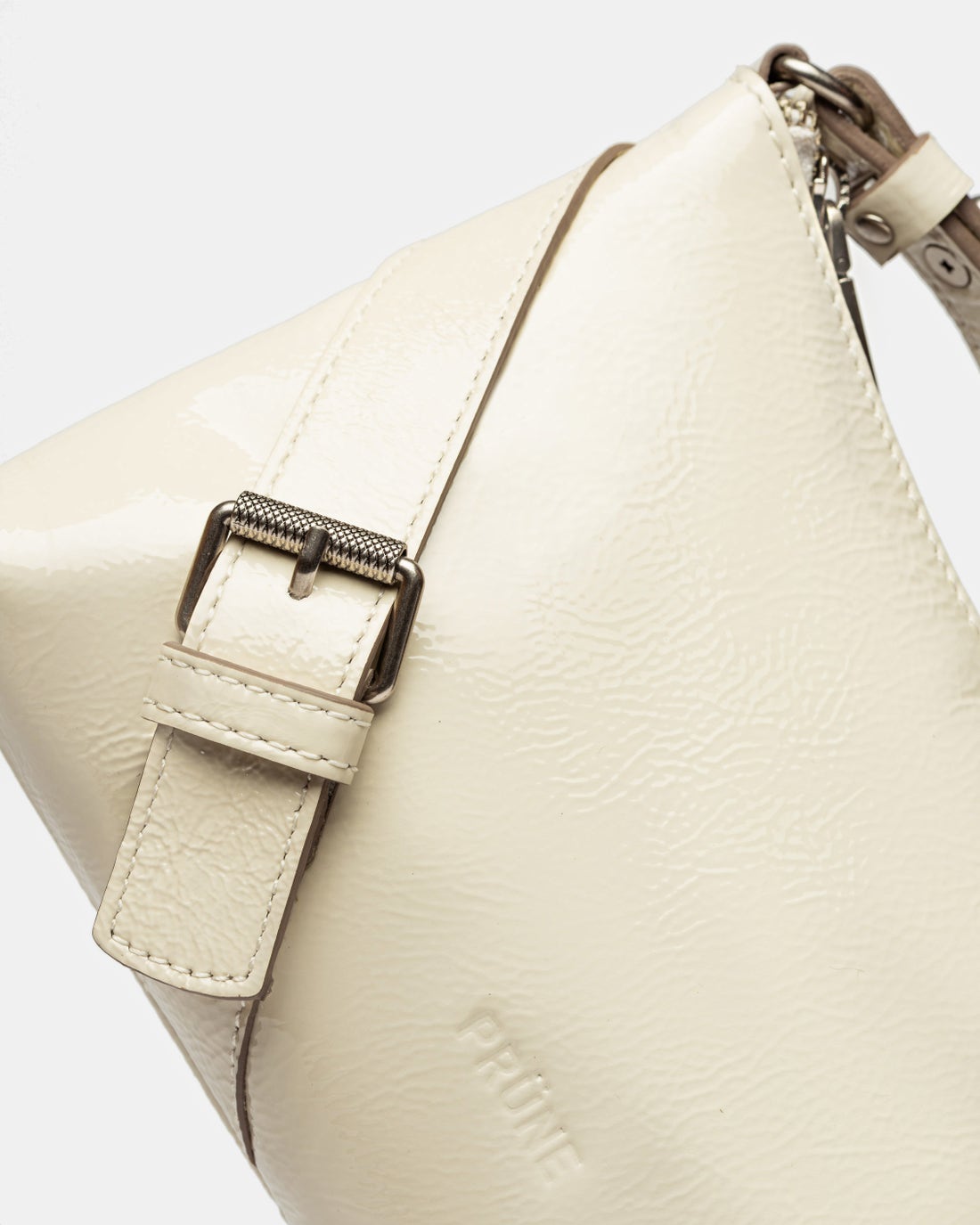 Mini bag Pocket en cuero charol arrugado