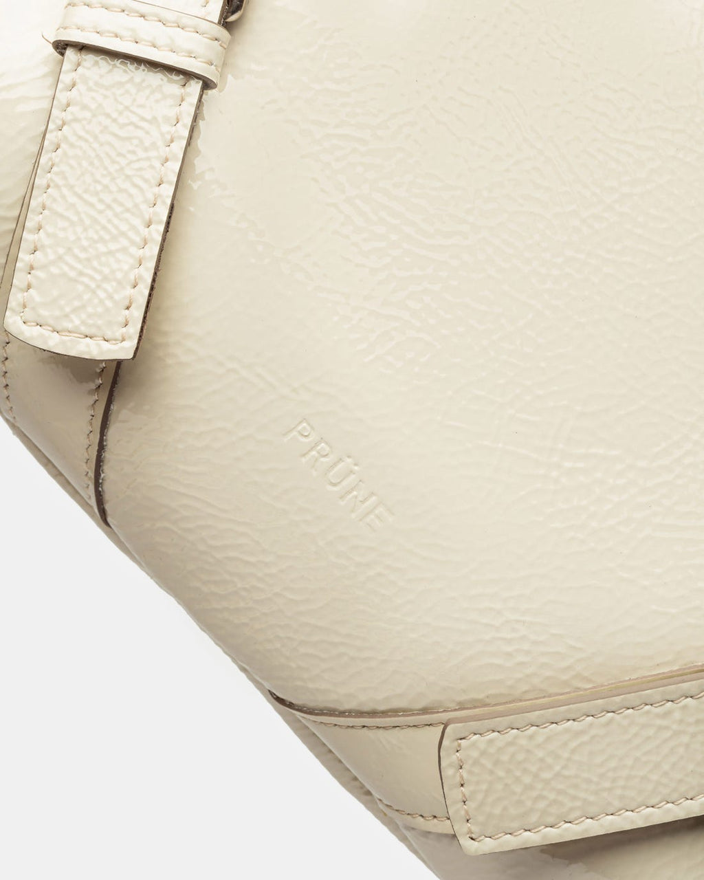 Bandolera Pocket en cuero charol arrugado