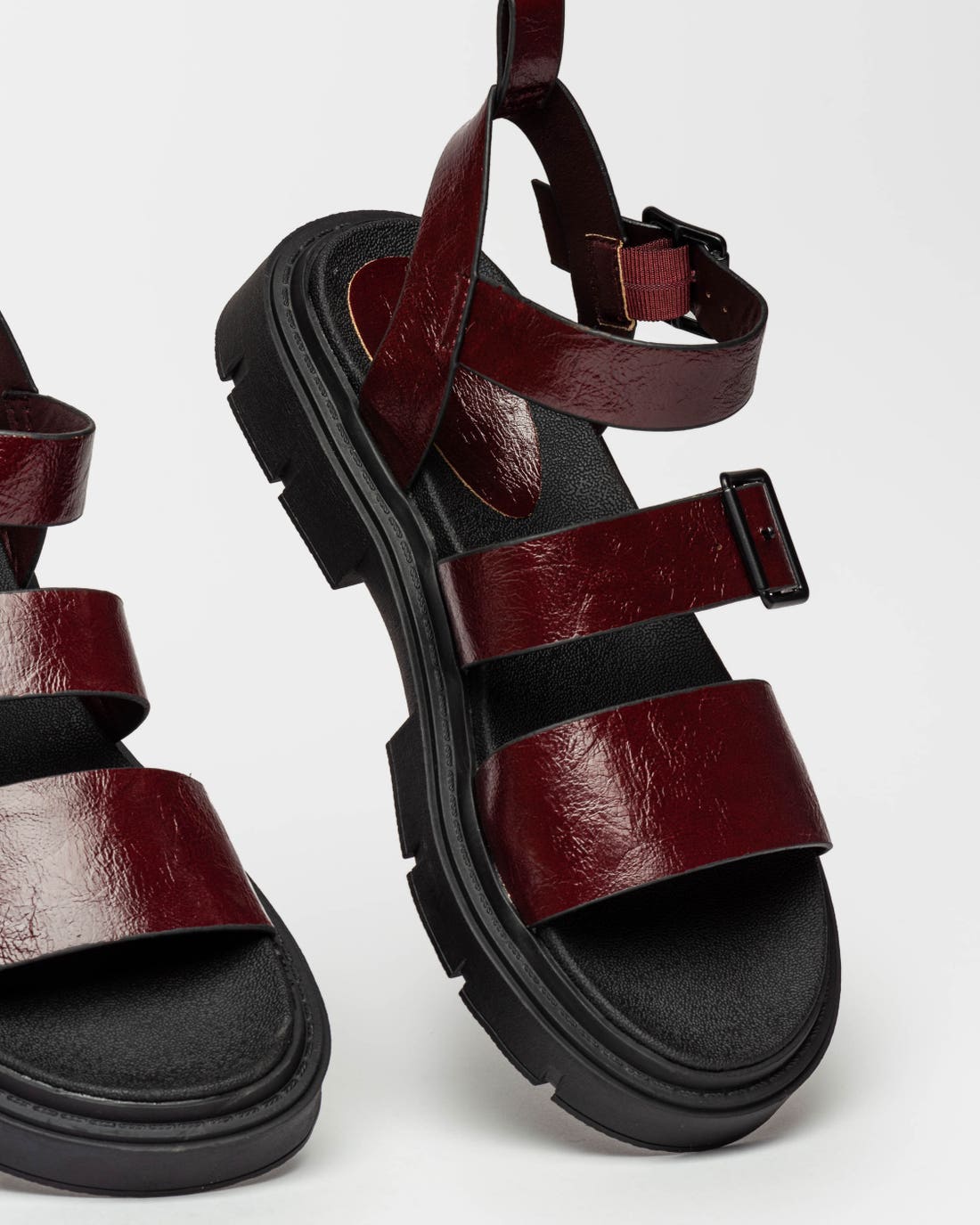 Sandalia media Nina en efecto cuero