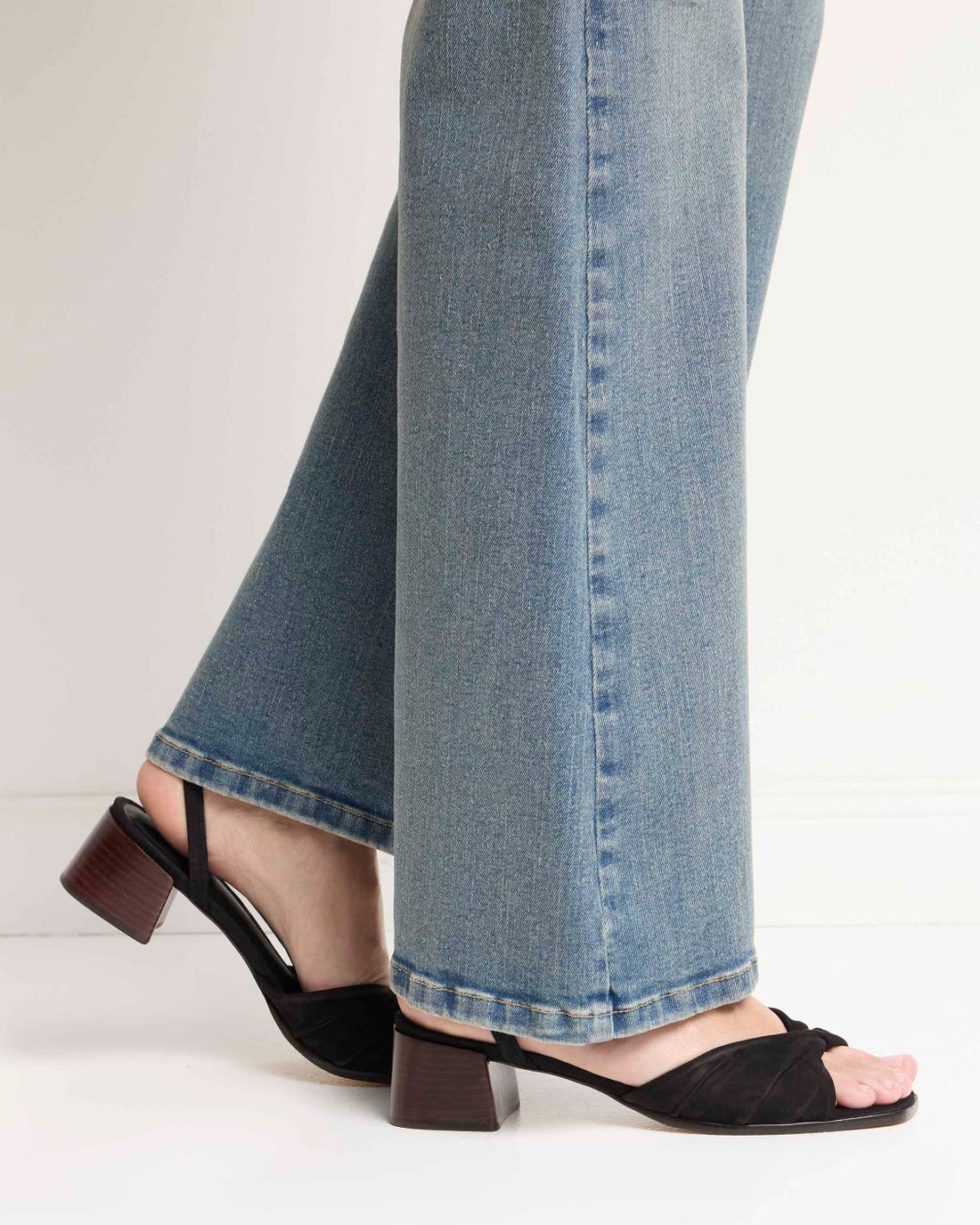 Sandalia media Elina en cuero nobuk