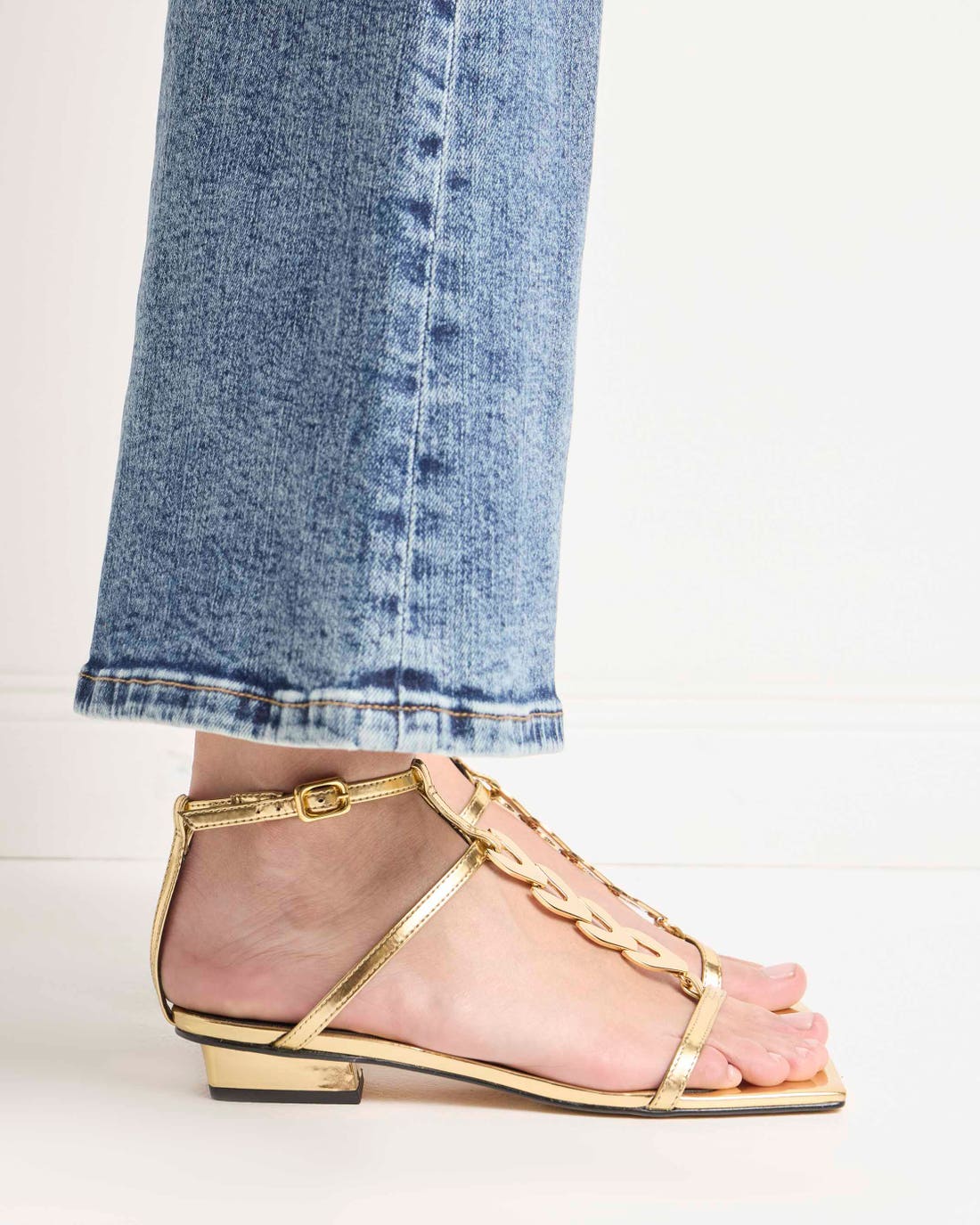 Sandalia baja Goldie en cuero metalizado