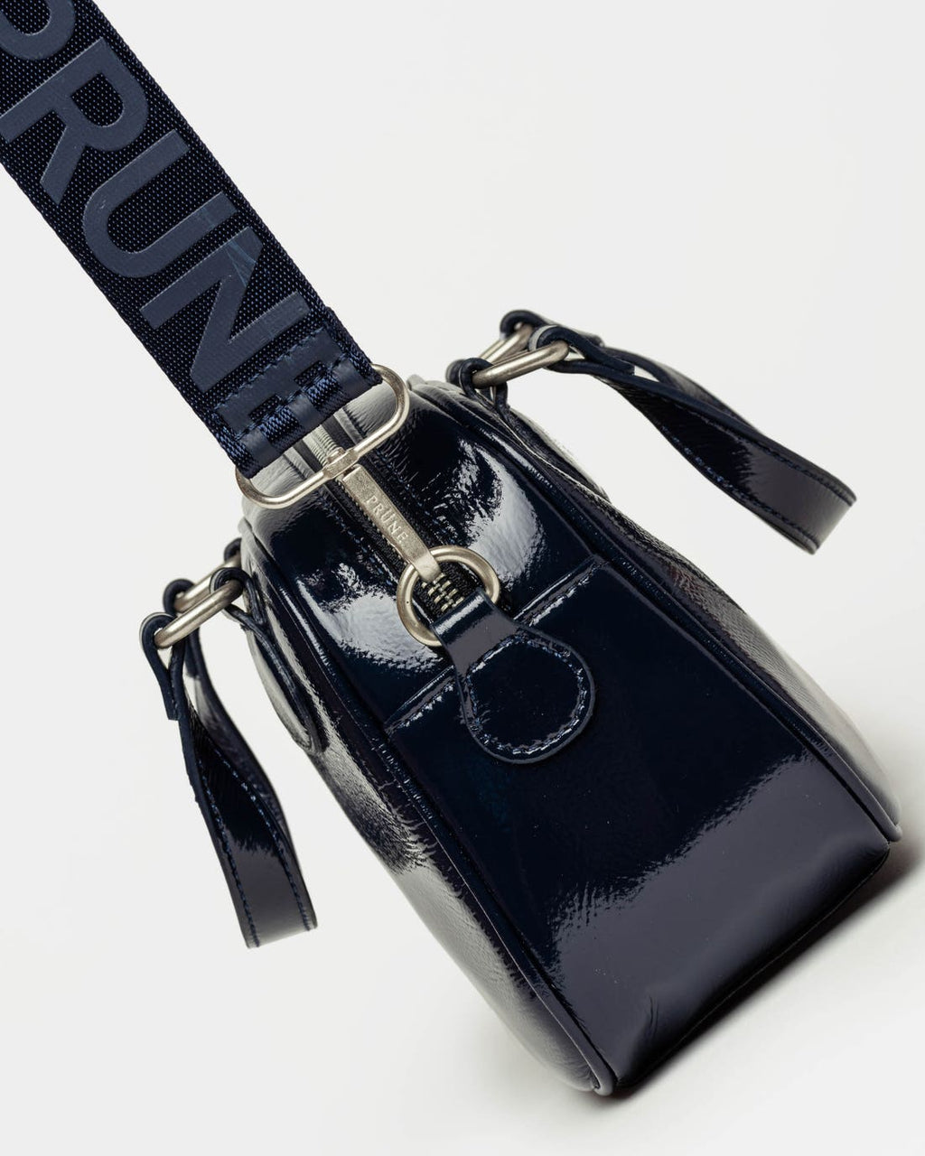 Mini bag Active Studio en efecto charol arrugado