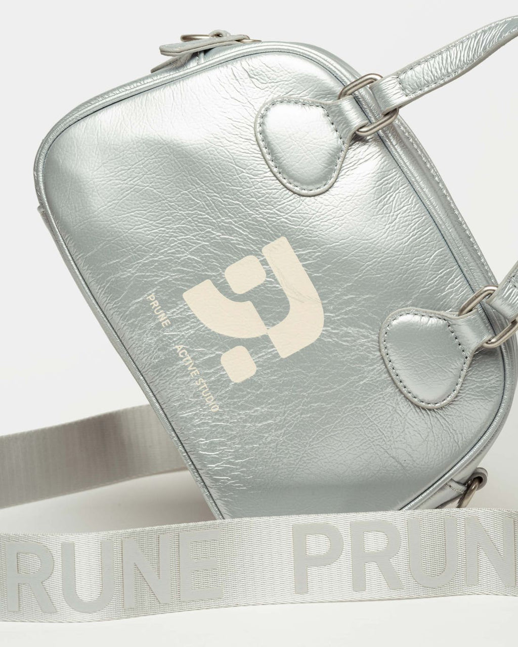 Mini bag Active Studio en efecto charol arrugado